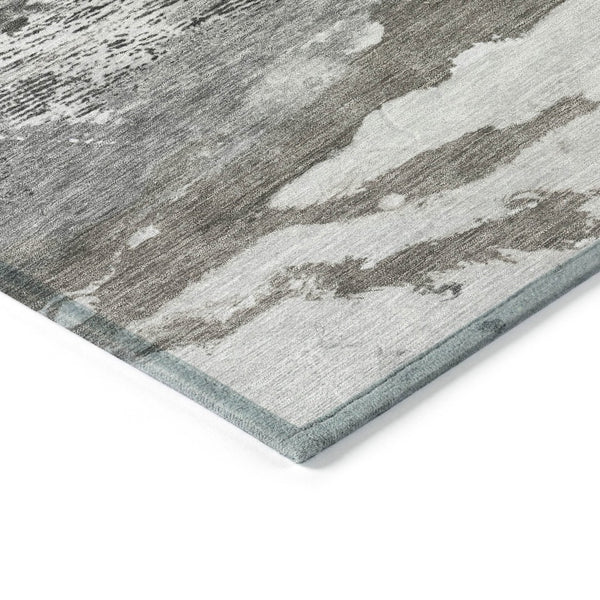 HomeRoots 8' Contemporary Pewter and Silver Round Abstract Rug - Stylish, Washable, Indoor/Outdoor Versatility 630353