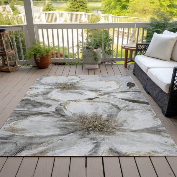 HomeRoots 5' X 8' Elegant Silver Gray & Beige Floral Area Rug – Washable, Durable for Indoor & Outdoor Use! 630358
