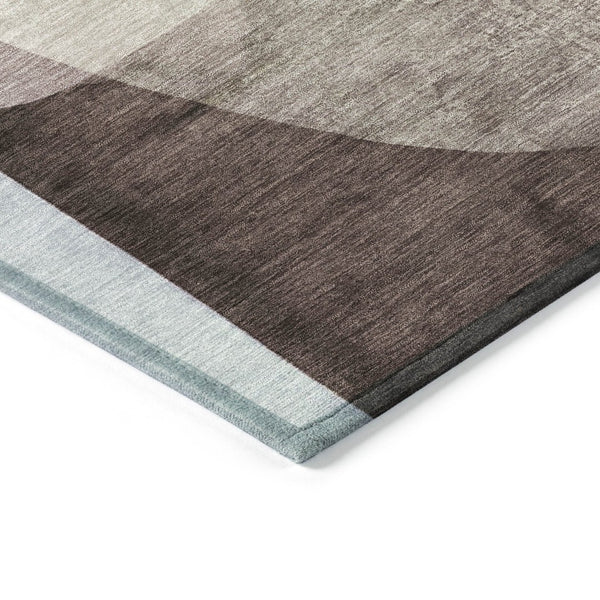 HomeRoots 5' Brown and Taupe Abstract Area Rug – Stylish, Washable, Durable for Indoor and Outdoor Spaces 8' Round 630443