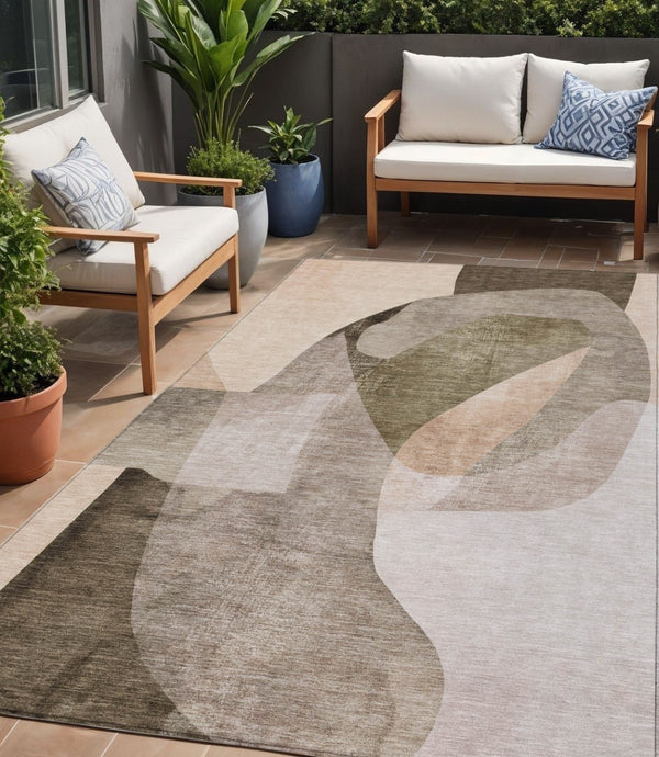 HomeRoots 5' Stylish Taupe and Beige Abstract Rug - Washable, Durable, Indoor/Outdoor Versatile Design for Any Space 5' X 8' 630460