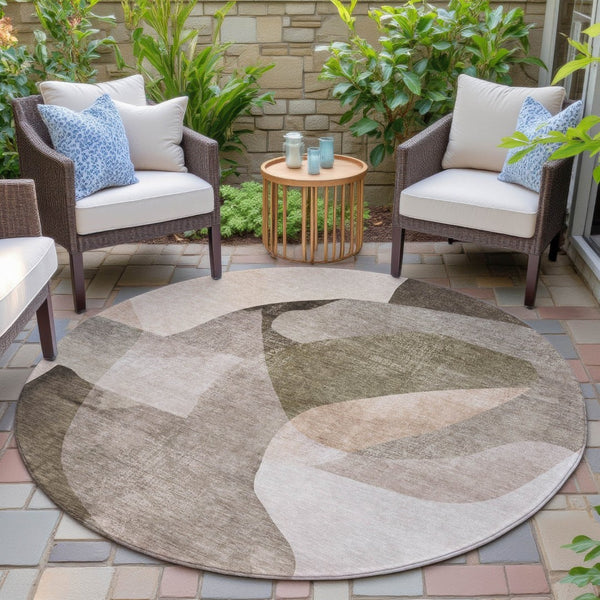 HomeRoots 5' Stylish Taupe and Beige Abstract Rug - Washable, Durable, Indoor/Outdoor Versatile Design for Any Space 8' Round 630461