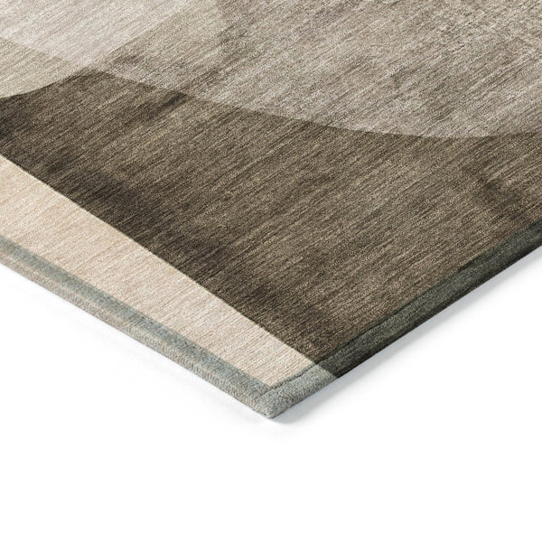 HomeRoots 5' Stylish Taupe and Beige Abstract Rug - Washable, Durable, Indoor/Outdoor Versatile Design for Any Space 8' Round 630461