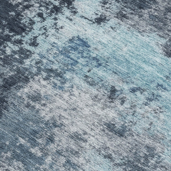 HomeRoots 5' Blue and Ivory Abstract Area Rug - Durable, Machine Washable for Indoor and Outdoor Spaces 5' X 8' 630640