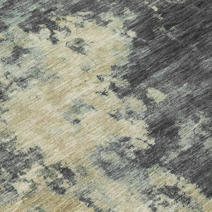 HomeRoots 5' Gray and Beige Abstract Washable Area Rug – Versatile Indoor Outdoor Durable Design for Any Space 5' X 8' 630688
