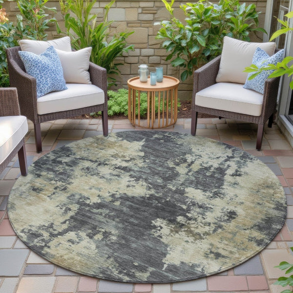 HomeRoots 5' Gray and Beige Abstract Washable Area Rug – Versatile Indoor Outdoor Durable Design for Any Space 8' Round 630689