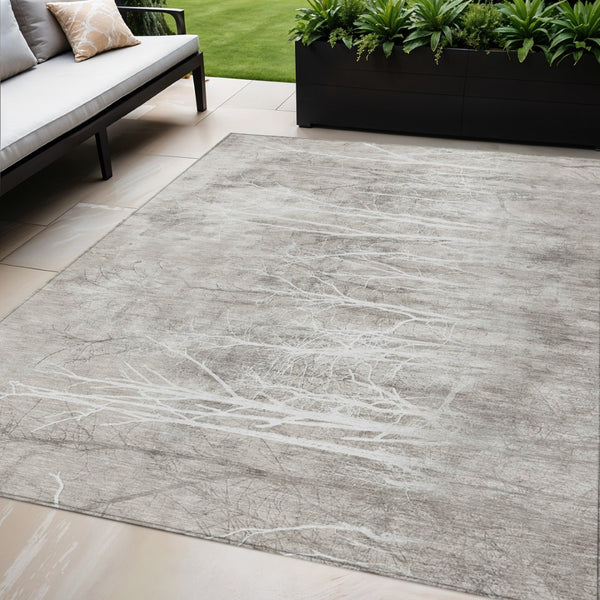 HomeRoots 5' Elegant Silver and Gray Floral Area Rug - Durable, Washable Indoor/Outdoor Design for Any Space 5' X 8' 631024