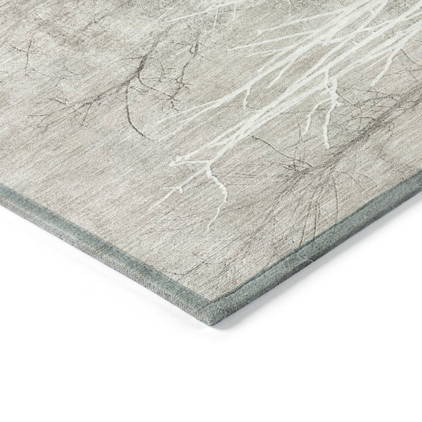 HomeRoots 5' Elegant Silver and Gray Floral Area Rug - Durable, Washable Indoor/Outdoor Design for Any Space 5' X 8' 631024