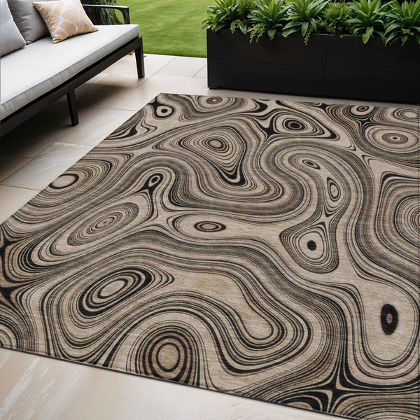 HomeRoots 5' Beige and Charcoal Geometric Washable Area Rug for Indoor and Outdoor High-Traffic Use 5' X 8' 631366