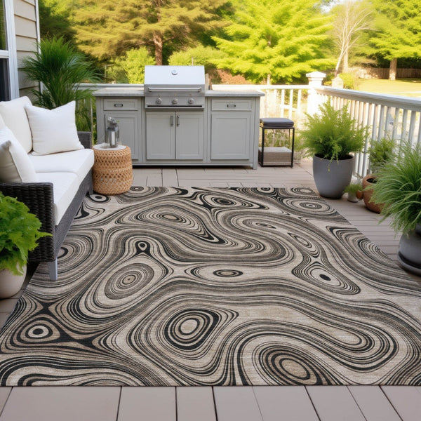 HomeRoots 5' Beige and Charcoal Geometric Washable Area Rug for Indoor and Outdoor High-Traffic Use 5' X 8' 631366
