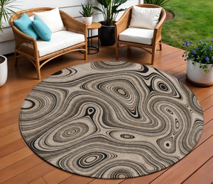 HomeRoots 5' Beige and Charcoal Geometric Washable Area Rug for Indoor and Outdoor High-Traffic Use 8' Round 631367