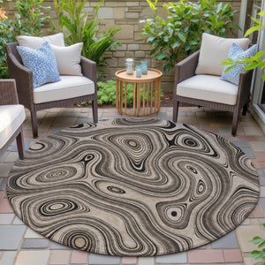 HomeRoots 5' Beige and Charcoal Geometric Washable Area Rug for Indoor and Outdoor High-Traffic Use 8' Round 631367