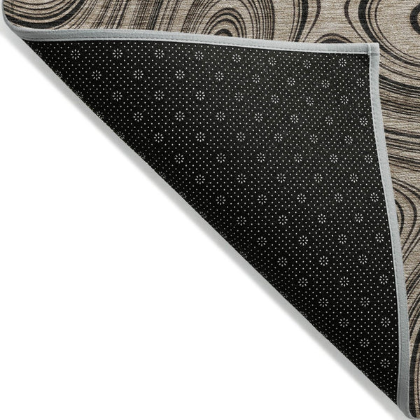 HomeRoots 5' Beige and Charcoal Geometric Washable Area Rug for Indoor and Outdoor High-Traffic Use 8' Round 631367