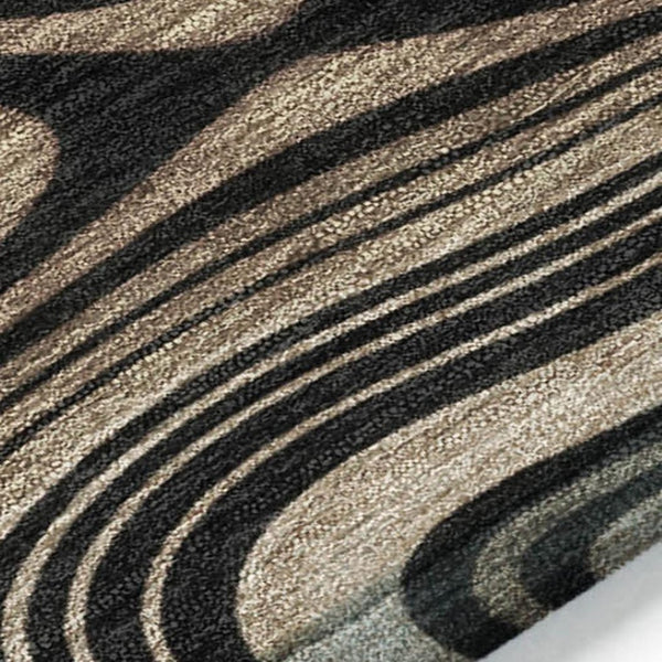 HomeRoots 5' Beige and Charcoal Geometric Washable Area Rug for Indoor and Outdoor High-Traffic Use 8' Round 631367