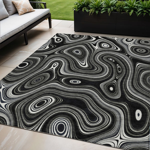HomeRoots 5' Modern Black and Ivory Geometric Washable Area Rug for Indoor and Outdoor High-Traffic Spaces 5' X 8' 631372