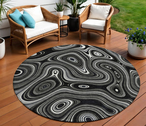 HomeRoots 5' Modern Black and Ivory Geometric Washable Area Rug for Indoor and Outdoor High-Traffic Spaces 8' Round 631373