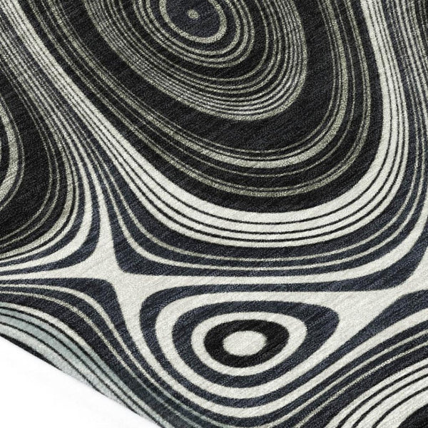 HomeRoots 5' Modern Black and Ivory Geometric Washable Area Rug for Indoor and Outdoor High-Traffic Spaces 8' Round 631373