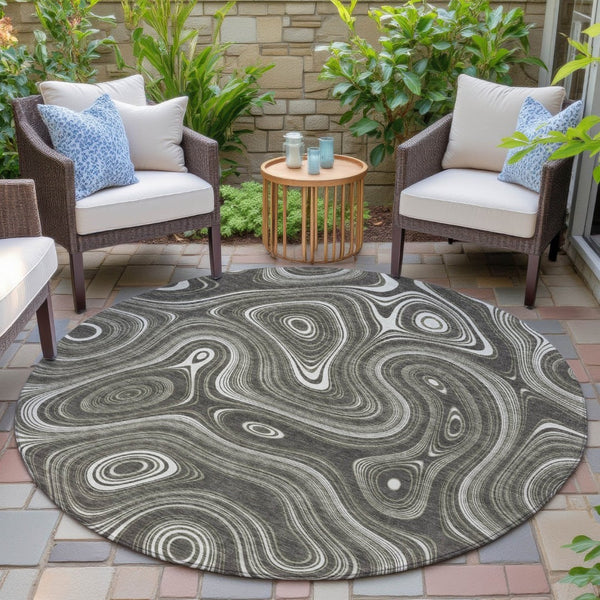 HomeRoots 5' Stylish Gray and Ivory Geometric Area Rug - Durable, Washable Design for Indoor and Outdoor Use 8' Round 631385
