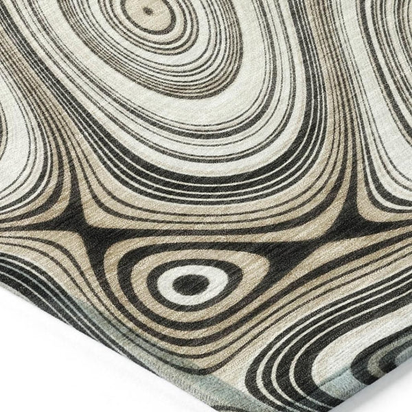 HomeRoots 5' Ivory and Charcoal Geometric Indoor Outdoor Area Rug – Durable, Washable, Modern Design for Any Space 8' Round 631391