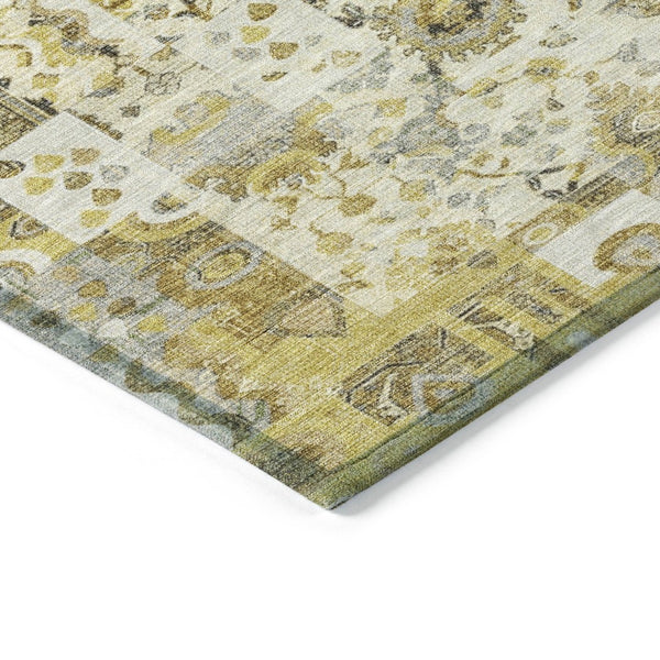 HomeRoots 5' Elegant Gold and Ivory Patchwork Washable Area Rug for Indoor and Outdoor Spaces, Easy Care 8' Round 631427