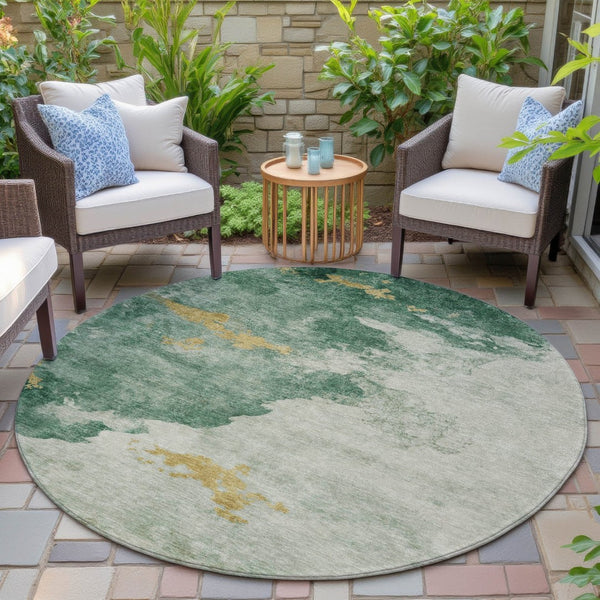 HomeRoots 5' Vibrant Emerald and Gold Abstract Indoor Outdoor Rug - Durable, Washable, Stylish Design for Any Space 8' Round 631805