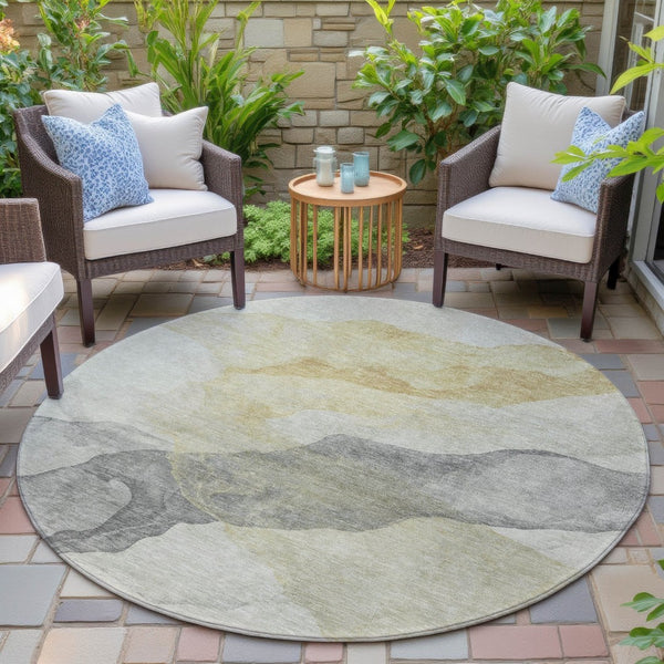 HomeRoots 5' Beige and Gold Abstract Area Rug – Stylish, Washable, Indoor-Outdoor, Durable Design for Any Space 8' Round 631823