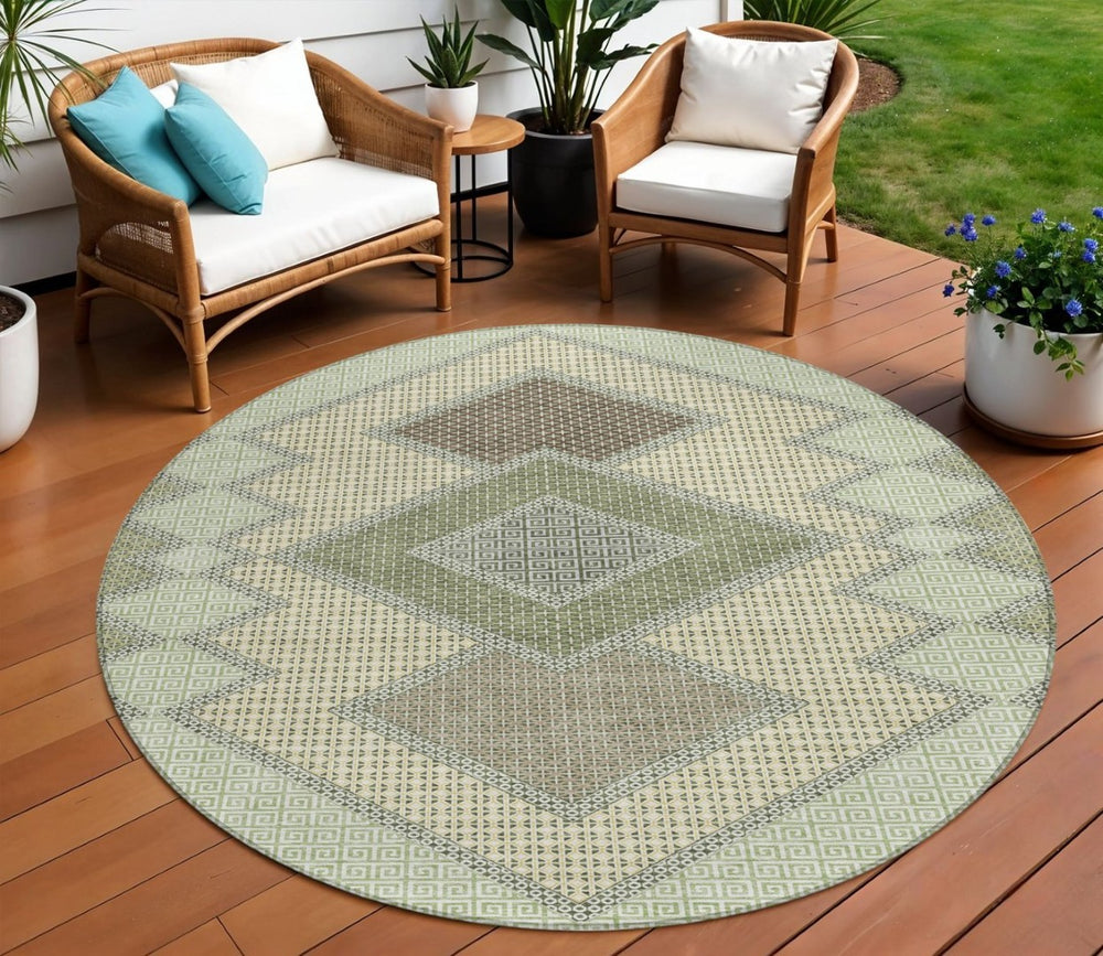 HomeRoots 5' Durable Geometric Area Rug in Green, Gray & Taupe – Stylish, Washable for Indoor & Outdoor Use 8' Round 631911