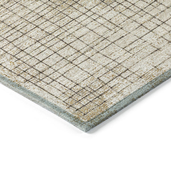 HomeRoots 5' Brown and Taupe Geometric Area Rug - Stylish, Durable, and Washable for Indoor and Outdoor Use 8' Round 631929