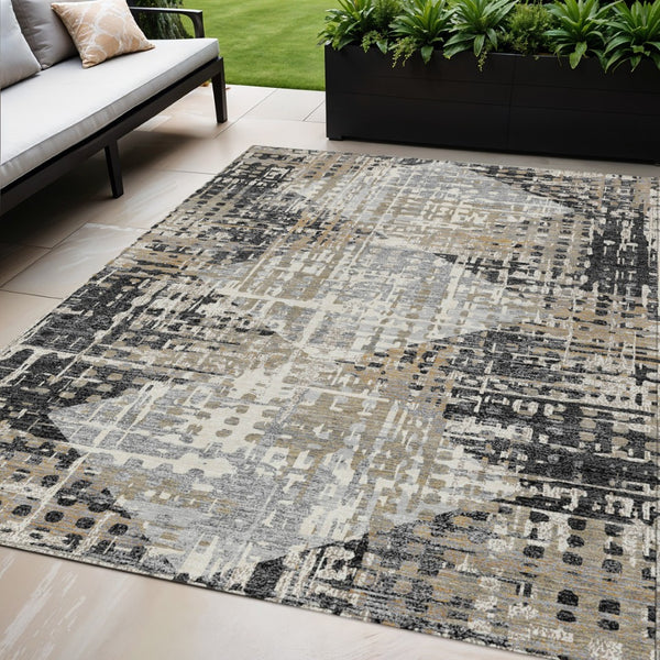 HomeRoots 5' Black and Ivory Geometric Indoor/Outdoor Area Rug – Stylish, Washable, Durable for All Spaces 5' X 8' 631988