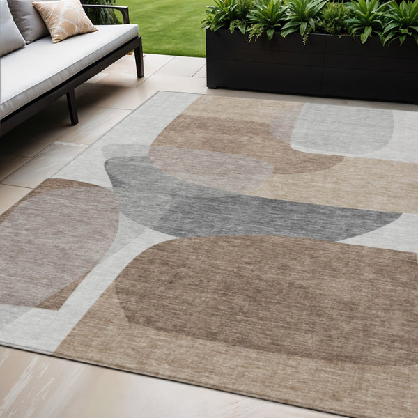 HomeRoots 5' Durable Brown and Gray Abstract Area Rug - Modern, Washable, Indoor/Outdoor, Stain Resistant Design 5' X 8' 632168