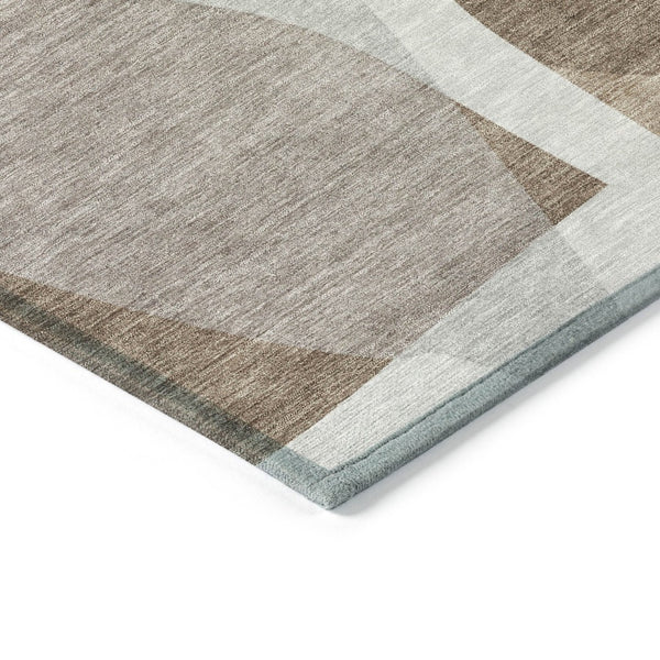 HomeRoots 5' Durable Brown and Gray Abstract Area Rug - Modern, Washable, Indoor/Outdoor, Stain Resistant Design 8' Round 632169