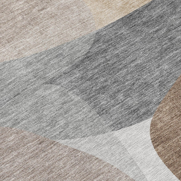 HomeRoots 5' Durable Brown and Gray Abstract Area Rug - Modern, Washable, Indoor/Outdoor, Stain Resistant Design 8' Round 632169