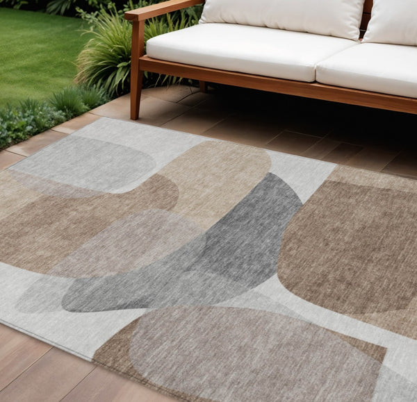 HomeRoots 5' Durable Brown and Gray Abstract Area Rug - Modern, Washable, Indoor/Outdoor, Stain Resistant Design 10' X 14' 632172