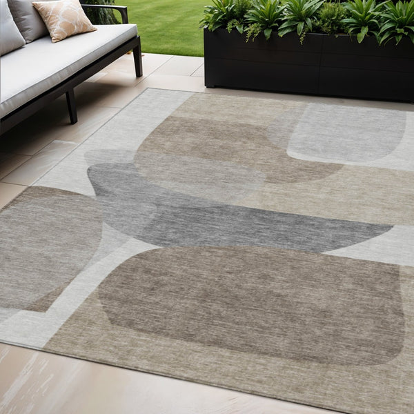HomeRoots 5' Abstract Taupe and Gray Area Rug - Machine Washable, Durable, Indoor-Outdoor Versatility for Any Space 5' X 8' 632192