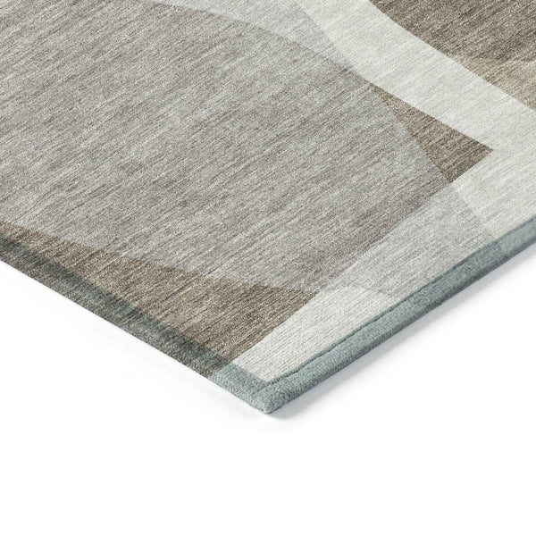 HomeRoots 5' Abstract Taupe and Gray Area Rug - Machine Washable, Durable, Indoor-Outdoor Versatility for Any Space 8' Round 632193