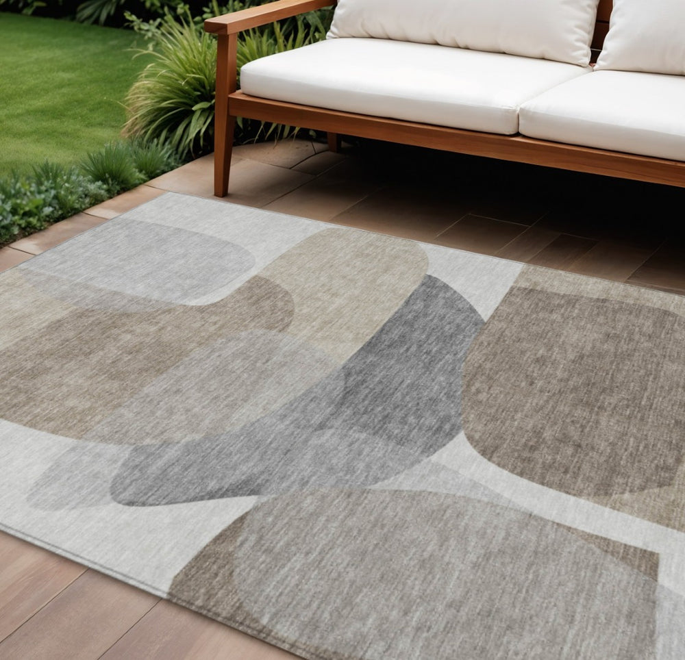 HomeRoots 5' Abstract Taupe and Gray Area Rug - Machine Washable, Durable, Indoor-Outdoor Versatility for Any Space 10' X 14' 632196