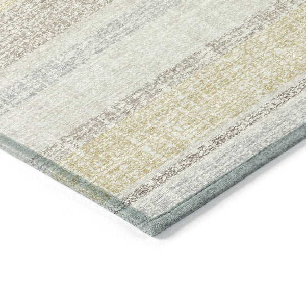 HomeRoots 5' Striped Ivory and Beige Area Rug - Stylish, Durable Indoor/Outdoor Rug for Versatile Décor Solutions 8' Round 632223