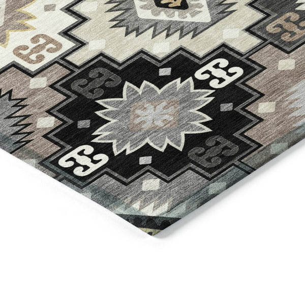 HomeRoots 5' Southwestern Geometric Area Rug - Washable Indoor Outdoor Design for Stylish, High-Traffic Spaces 8' Round 632253