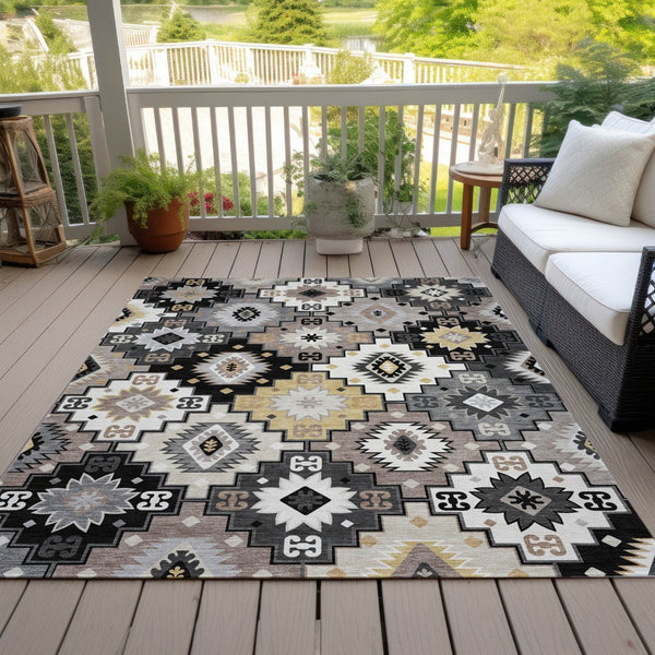 HomeRoots 5' Southwestern Geometric Area Rug - Washable Indoor Outdoor Design for Stylish, High-Traffic Spaces 8' X 10' 632254