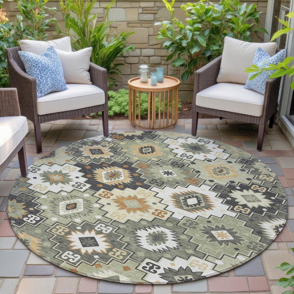 HomeRoots 5' Southwestern Area Rug in Fern Green, Gold, and Charcoal – Washable for Indoor & Outdoor Use 8' Round 632265