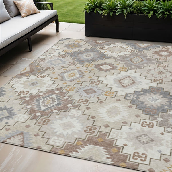 HomeRoots 5' Southwestern-Inspired Washable Area Rug in Ivory, Gold & Gray for Indoor/Outdoor Elegance 5' X 8' 632270