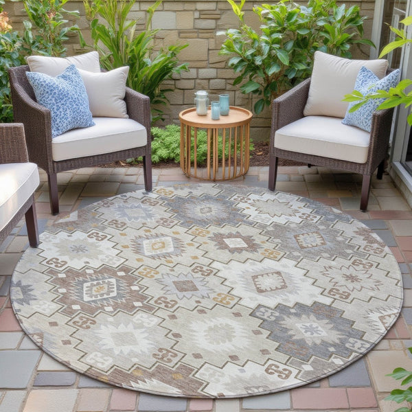 HomeRoots 5' Southwestern-Inspired Washable Area Rug in Ivory, Gold & Gray for Indoor/Outdoor Elegance 8' Round 632271