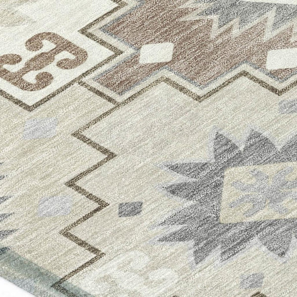 HomeRoots 5' Southwestern-Inspired Washable Area Rug in Ivory, Gold & Gray for Indoor/Outdoor Elegance 8' Round 632271