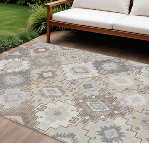 HomeRoots 5' Southwestern-Inspired Washable Area Rug in Ivory, Gold & Gray for Indoor/Outdoor Elegance 8' X 10' 632272
