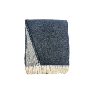 HomeRoots 55" Luxuriously Soft Dark Gray & White Chevron Throw Blanket with Fringe - Perfect for Cozy Layering! 633077