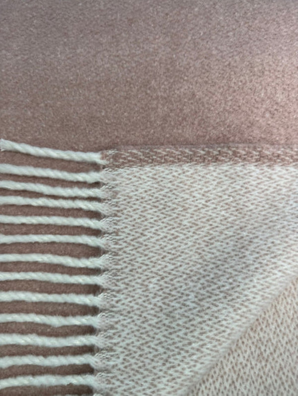 HomeRoots 55" Dusty Rose & White Chevron Plush Throw Blanket – Cozy Cotton Blend with Fringe for All Seasons 633078