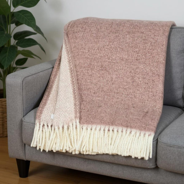 HomeRoots 55" Dusty Rose & White Chevron Plush Throw Blanket – Cozy Cotton Blend with Fringe for All Seasons 633078
