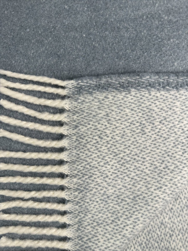 HomeRoots 55" Slate Blue & White Chevron Plush Throw Blanket - Soft Cotton Blend with Fringe for Cozy Comfort 633082