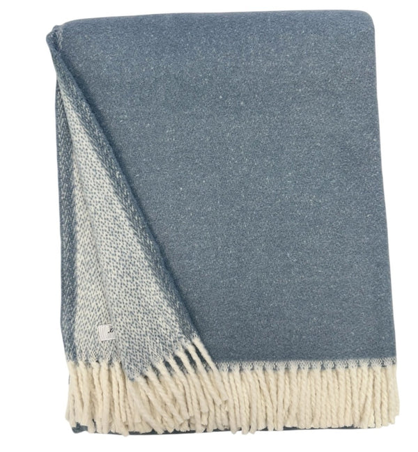 HomeRoots 55" Slate Blue & White Chevron Plush Throw Blanket - Soft Cotton Blend with Fringe for Cozy Comfort 633082