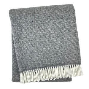 HomeRoots 55" Woven Herringbone Plush Throw Blanket - Dark Gray & White Cotton Blend with Stylish Fringe Design 633083