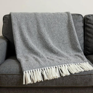 HomeRoots 55" Woven Herringbone Plush Throw Blanket - Dark Gray & White Cotton Blend with Stylish Fringe Design 633083